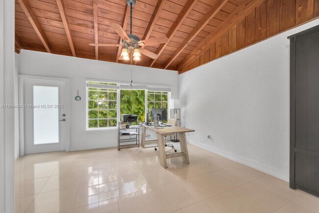 Foto del edificio - 6815 Gratian St