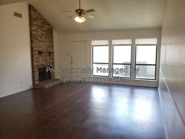Building Photo - 1714 Iris Cir