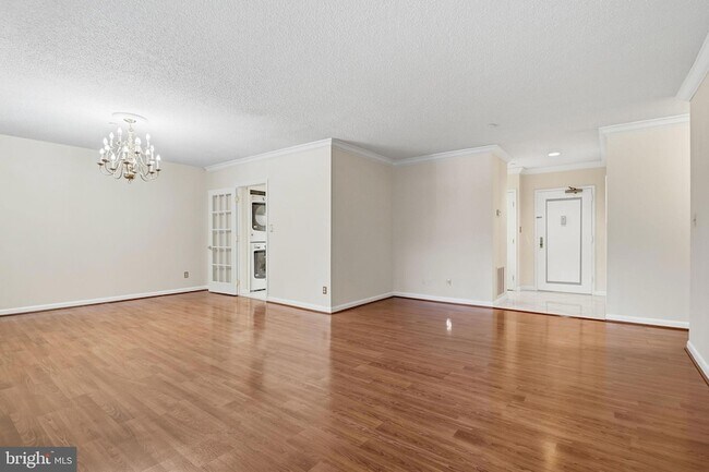 Foto del edificio - 3709 S George Mason Dr