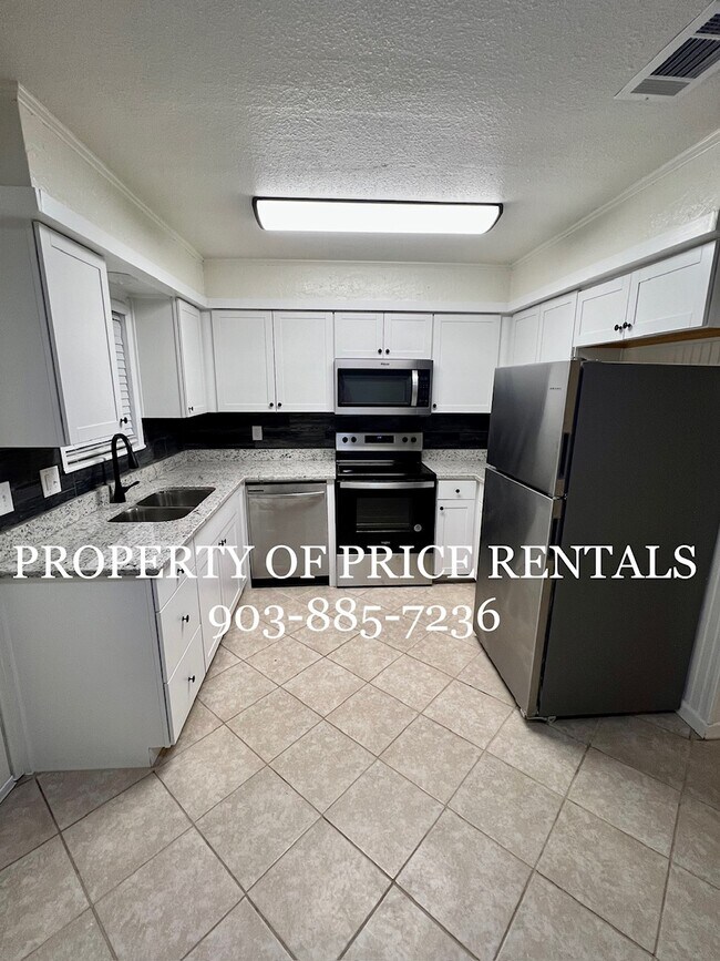 Kitchen - 624 Texas St
