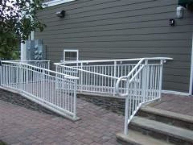 Foto del edificio - 4 Centennial Ave