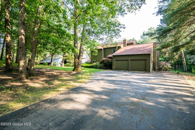 Building Photo - 13 Robinwood Dr