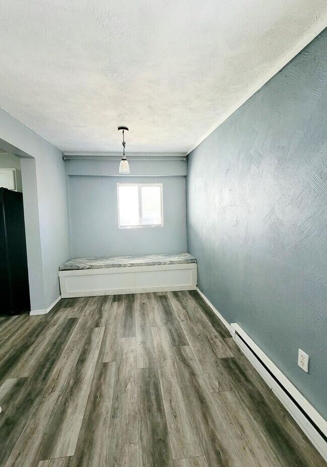 Foto del edificio - Cozy 2-Bed In Home in Old Colorado City an...