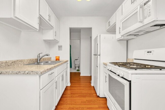 Building Photo - 18W155 63rd St