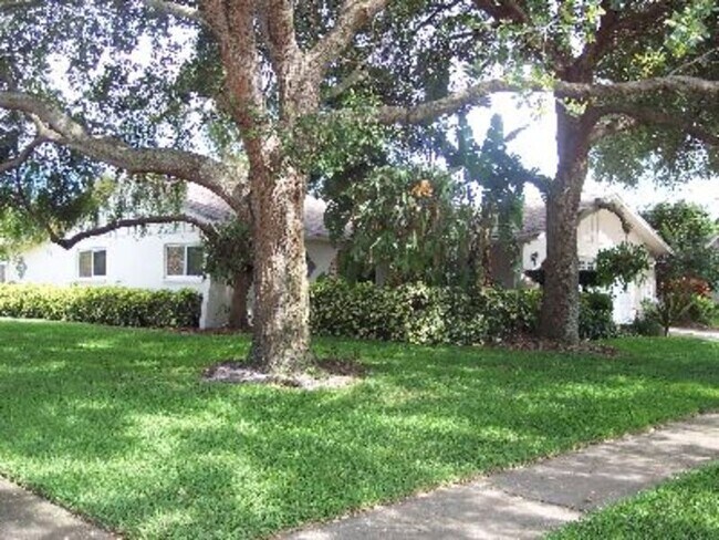 Building Photo - 2381 Timbercrest Cir W