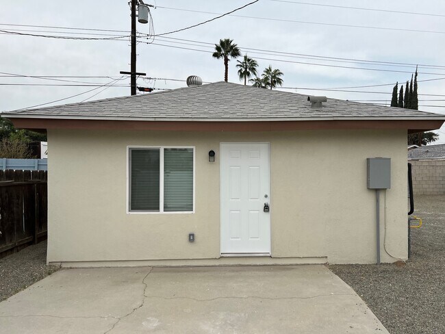 Foto del edificio - 8417 Raintree Ave