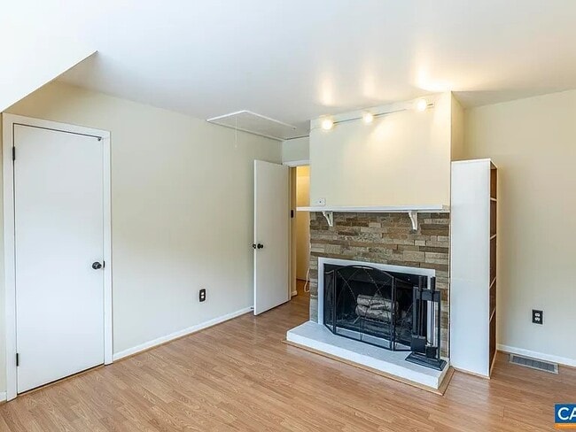 Building Photo - 2707 Gatewood Cir