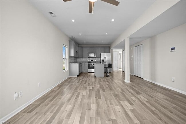 Building Photo - 926 W 26th St