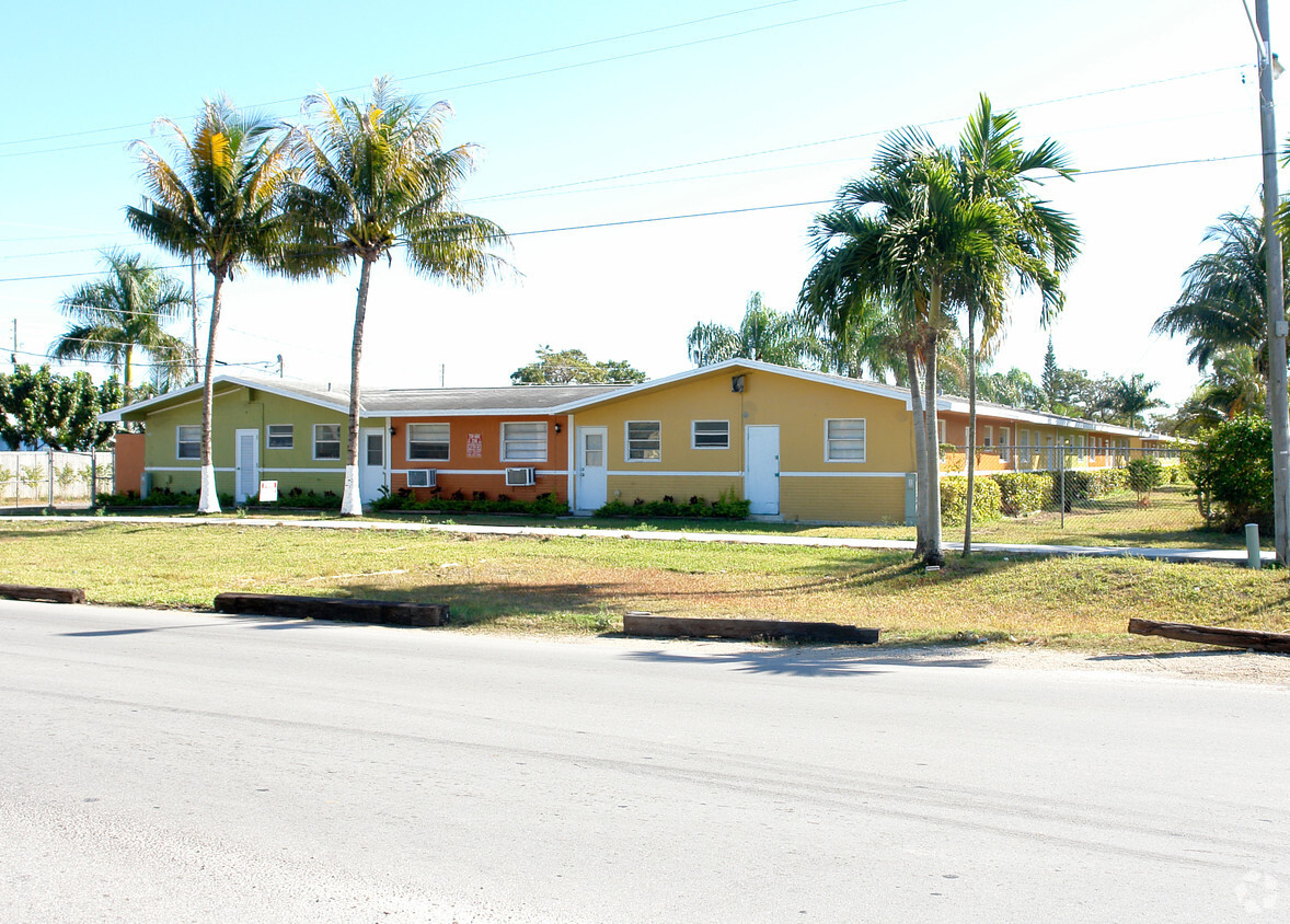 Primary Photo - Coconut Palm Apts.