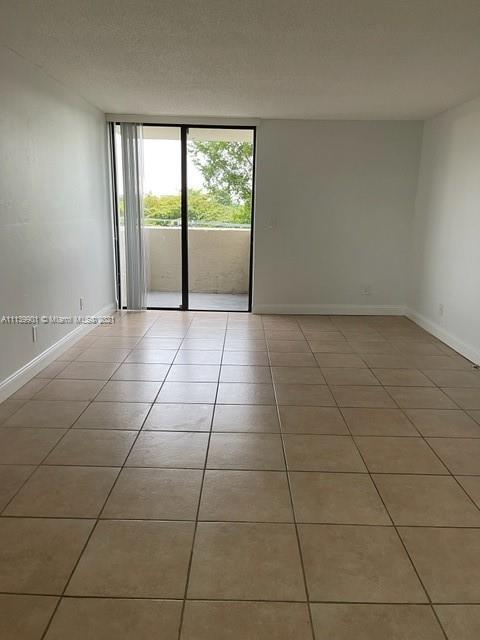 Foto del edificio - 2715 Tigertail Ave