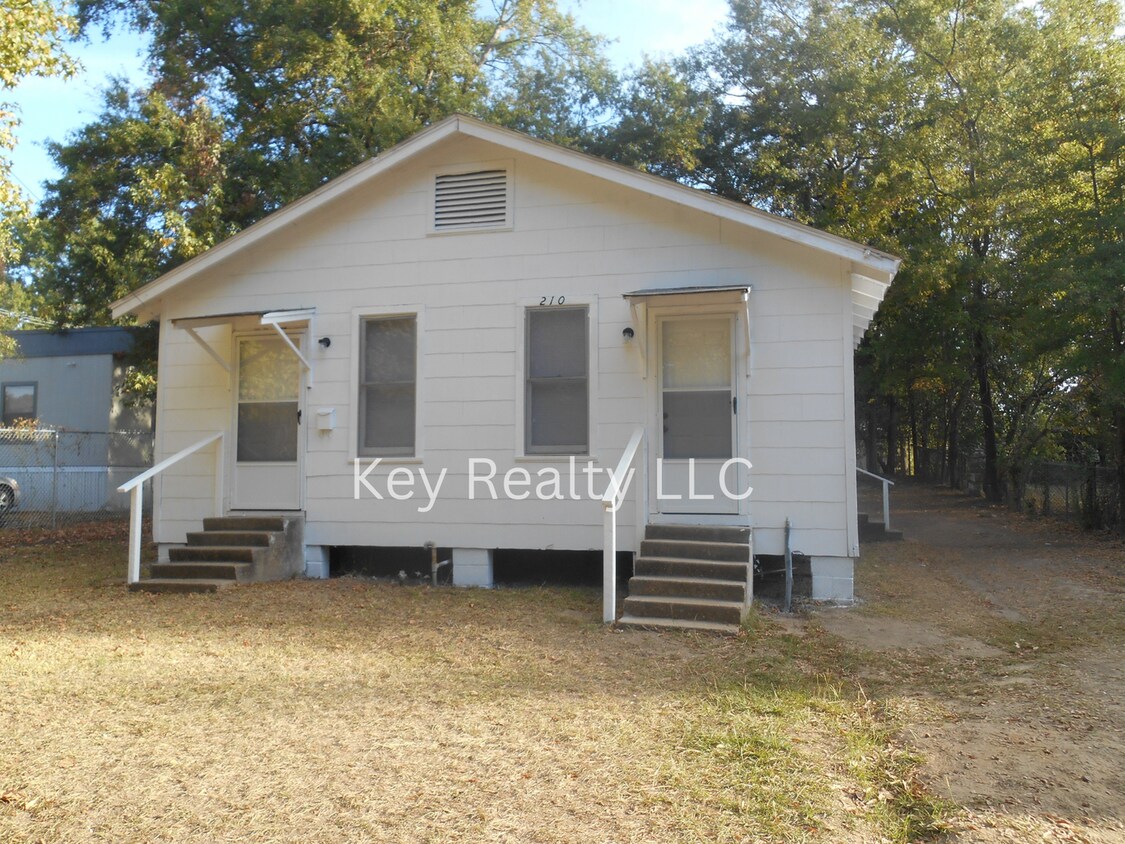 Primary Photo - ****210 Ball Street - Pineville