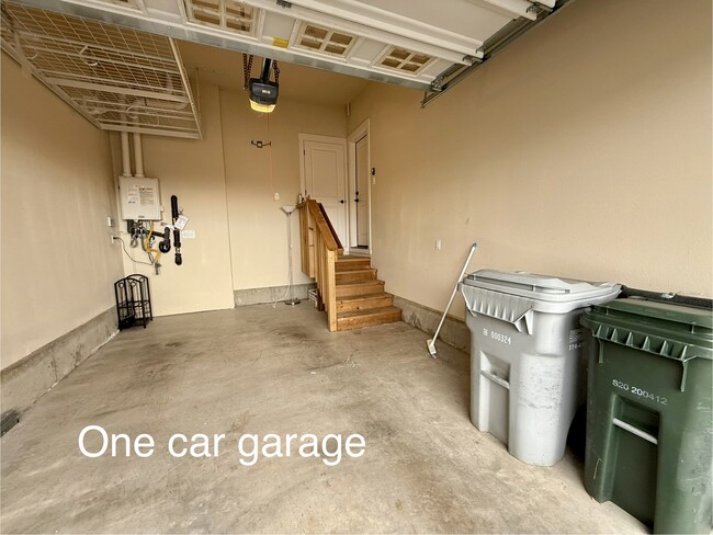 One car garage - 11440 SE Aquila St