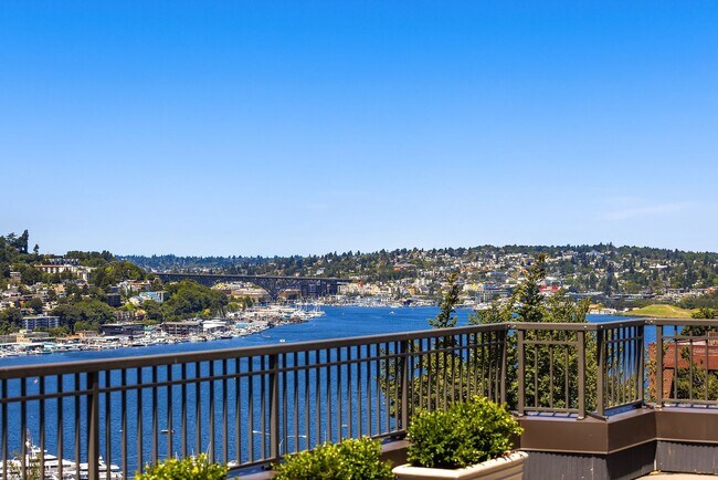 Building Photo - Luxury Penthouse with 600+ Sqft Terrace & ...