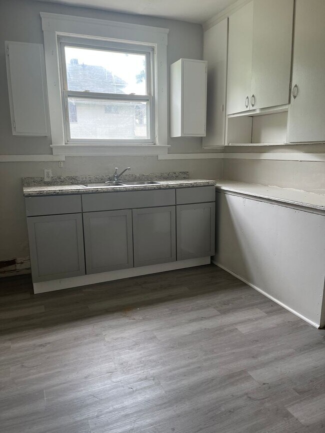 Foto del edificio - 11611 Fairport Ave