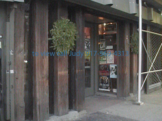 Foto del edificio - 217 E Houston St