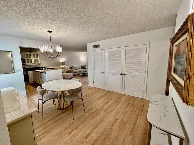 Foto del edificio - 690 Osceola Ave