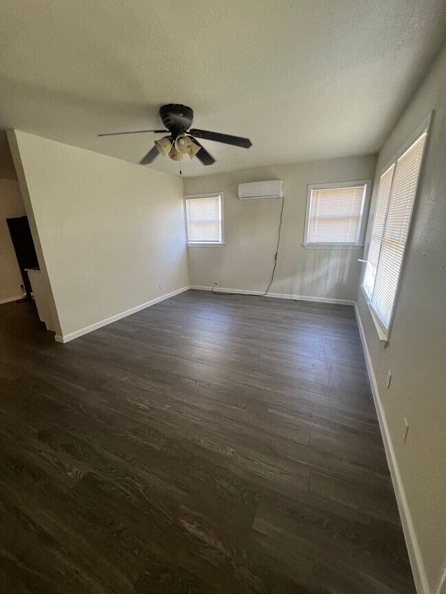 Building Photo - Springview 2 bedroom, 1 bath