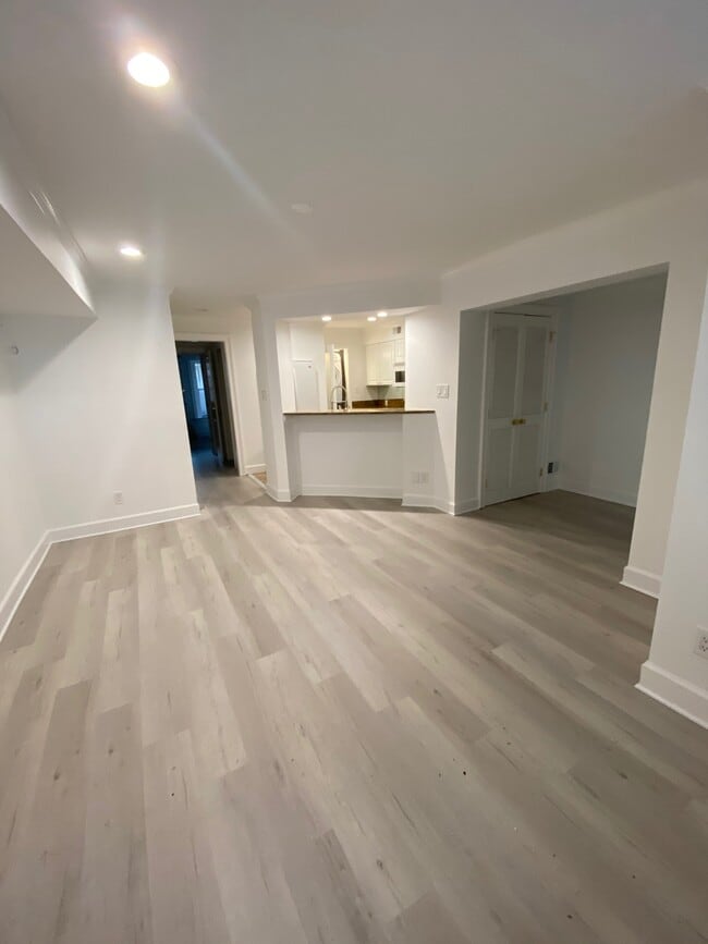 Living Room - 2012 Hillyer Pl NW