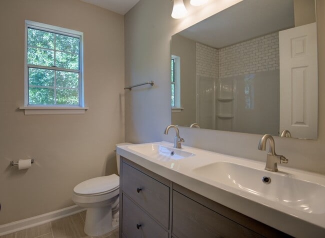 Building Photo - COMING SOON! Welcome to this beautifully r...