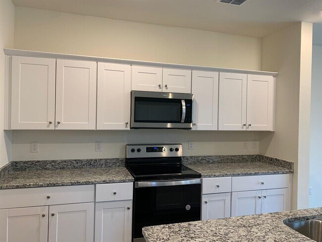 Building Photo - 319 Robins Nest Ln