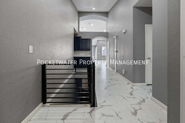 Foto del edificio - 5019 Thistle Dr