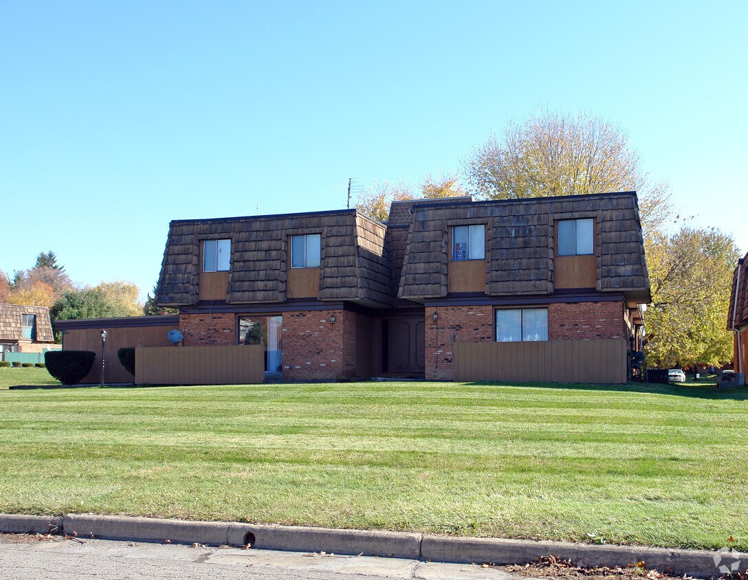 Primary Photo - 91 Lemans Dr