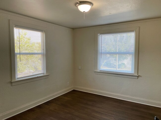 Foto del edificio - Charming Upstairs Apartment