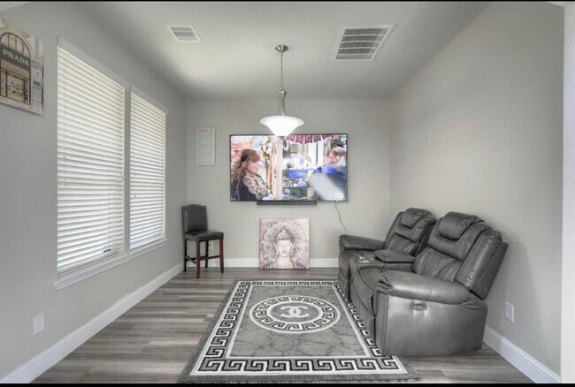 Building Photo - 5555 Casa Martin Dr