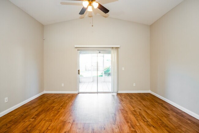 Foto del edificio - 4166 Shadow Creek Cir