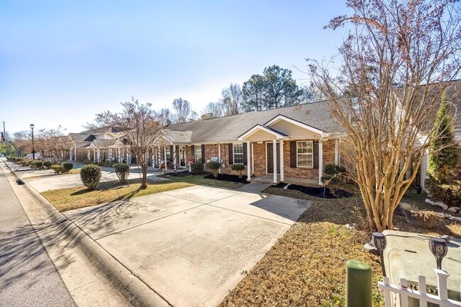 Foto del edificio - 638 Goodale Ln