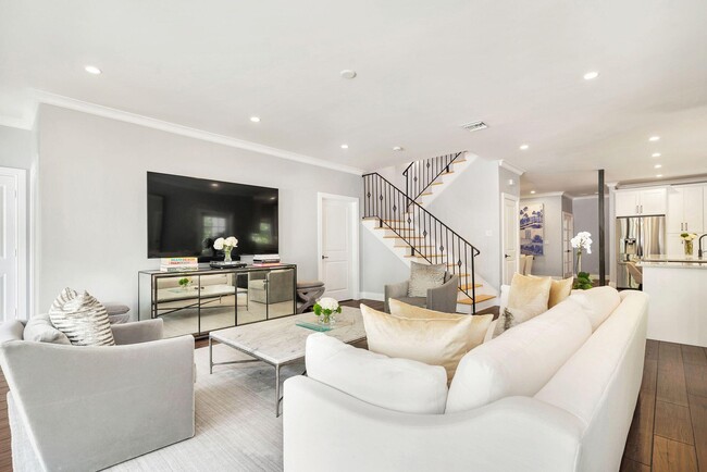 Building Photo - 609 Flamingo Dr