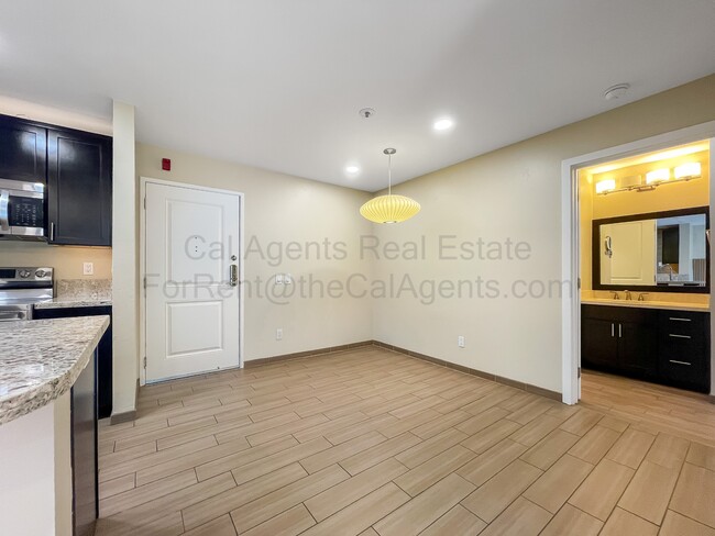 Foto del edificio - 6400 Christie Ave