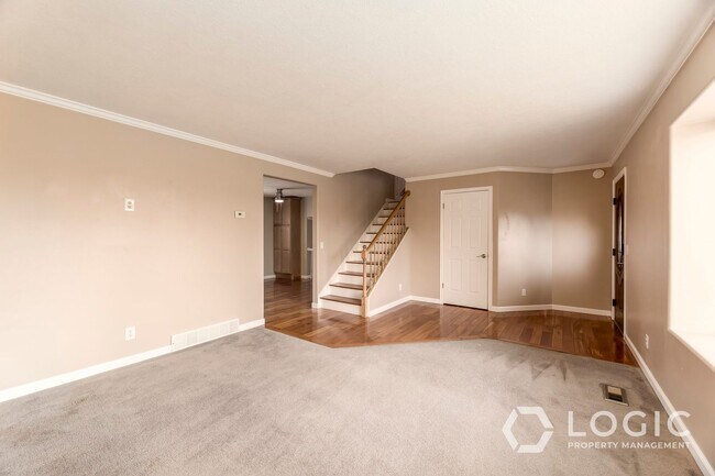 Building Photo - Gorgeous Home in Sandy!