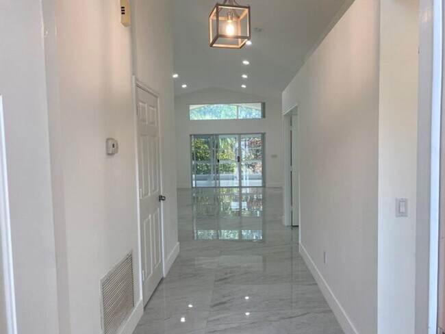 Foto del edificio - 8814 Thames River Dr
