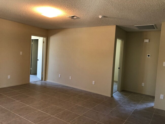 Foto del edificio - 3 Bedroom Home in Desert Oasis