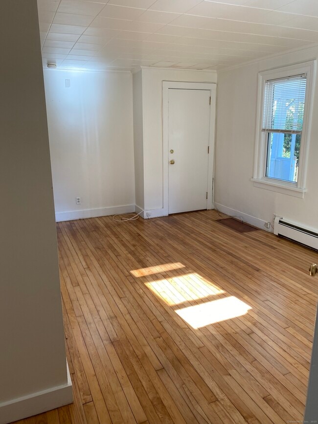 Building Photo - 81 Soundview Ave