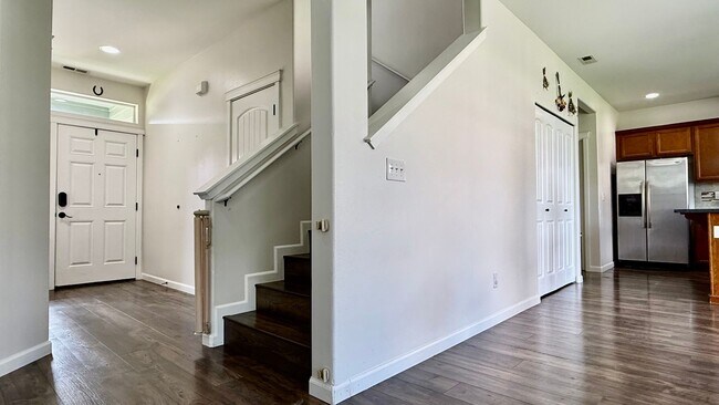 Foto del edificio - 3 Bedrooms Plus Loft with Fenced Yard & Co...