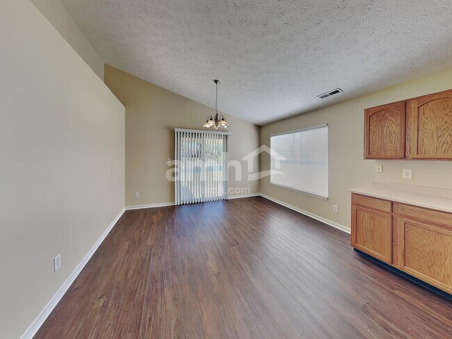 Foto del edificio - 1283 Spring Lake Dr