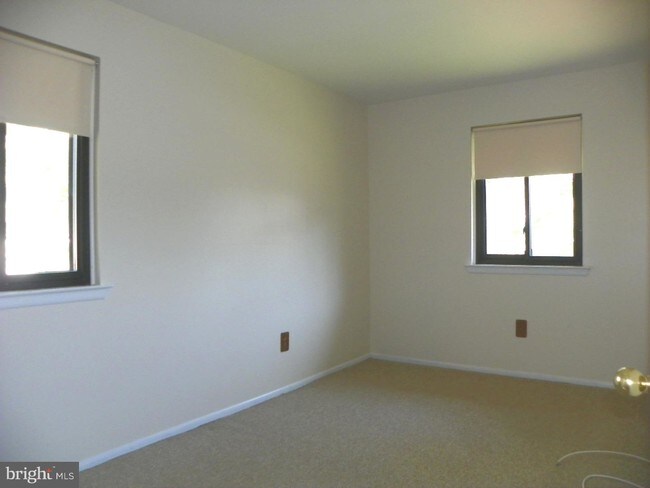 Building Photo - 356 Saybrook Ln