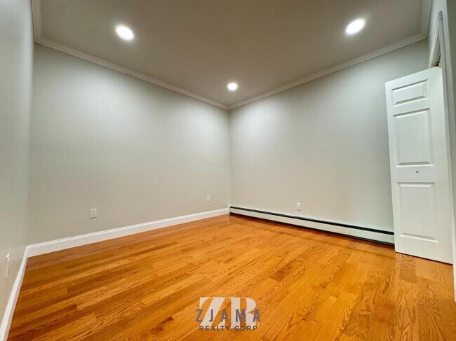 Foto del edificio - 1 bedroom in BROOKLYN NY 11213
