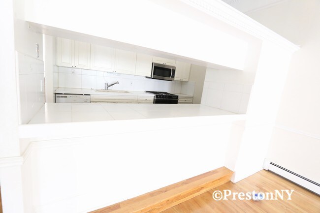 Foto del edificio - 243 W 14th St