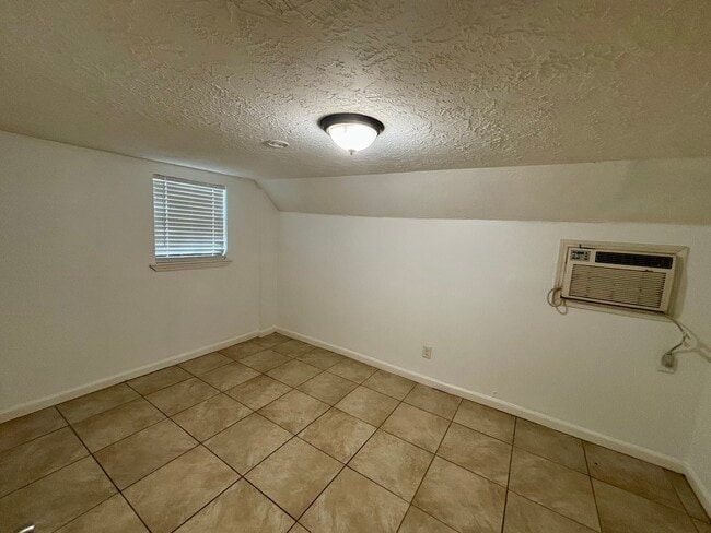 Building Photo - 4324 Freemont St