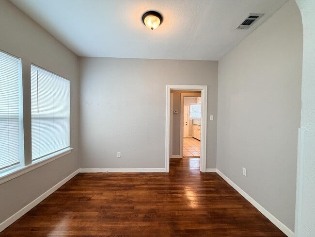 Foto del edificio - 2238 N Interstate 35