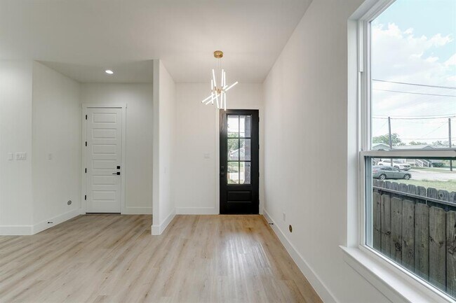 Foto del edificio - 3508 Omega St