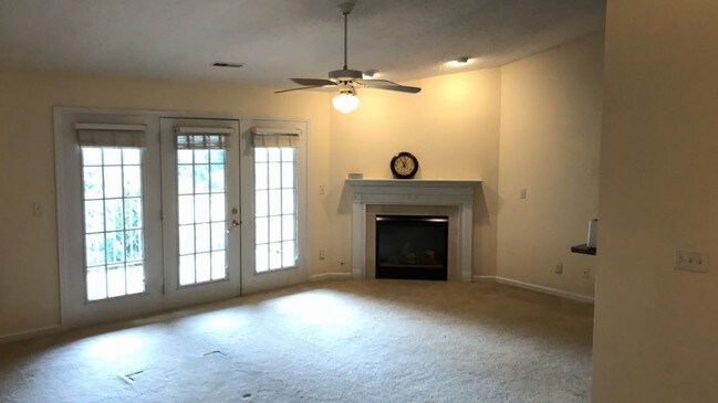 Building Photo - Spacious 3BR 2 BA Condo in Mason