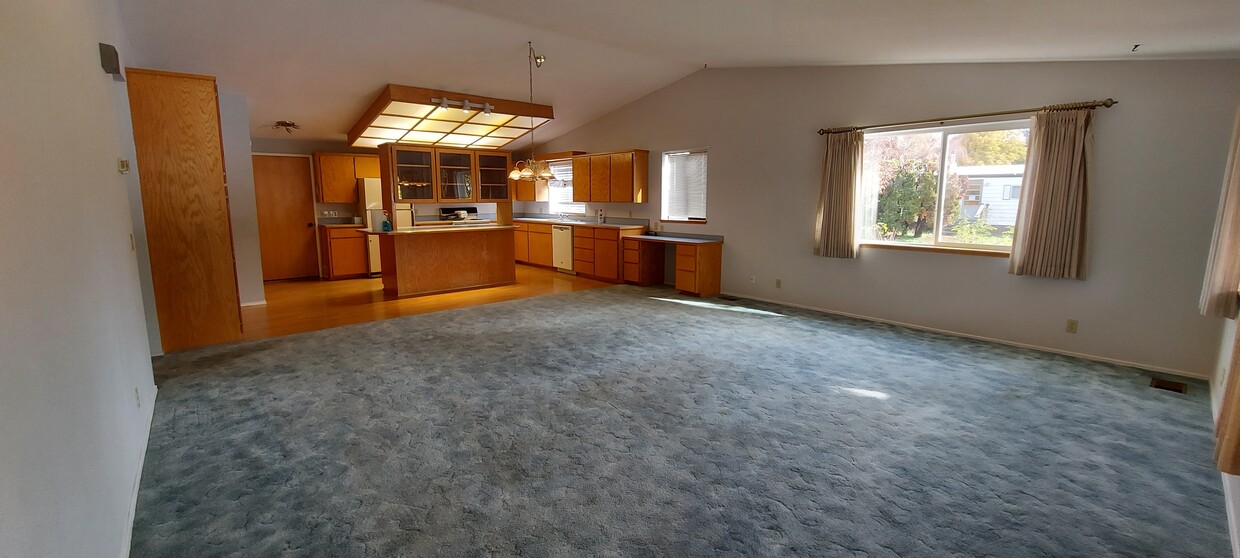 Primary Photo - 5090 Forsythia Dr