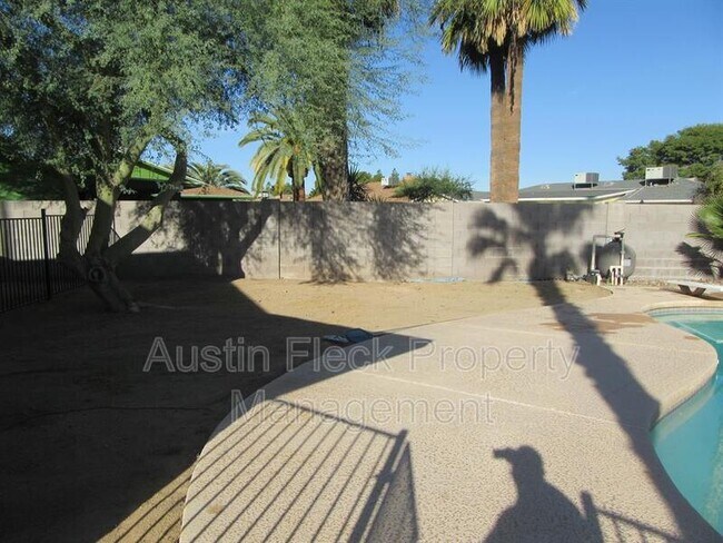 Building Photo - 6731 S Newberry Rd