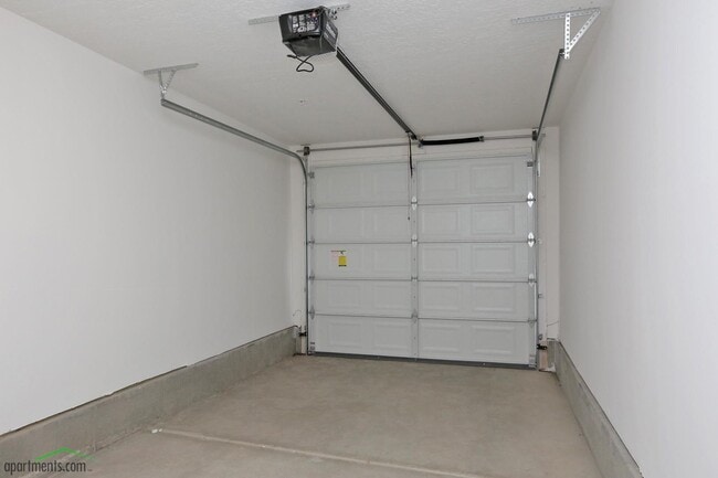 1 Car garage - Cresthaven