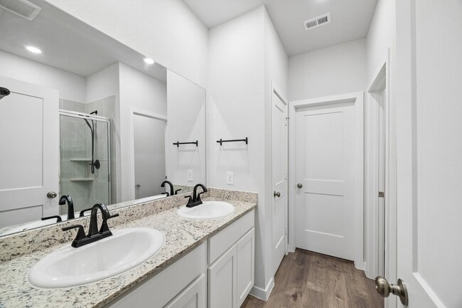 Foto del edificio - 772 Westpointe Dr