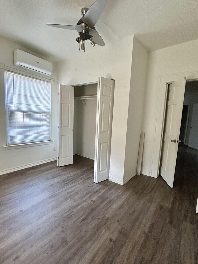 Foto del edificio - 2208 E Broadway St